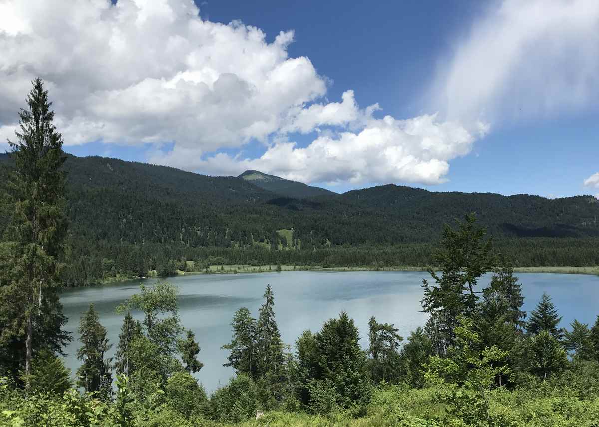 Der Barmsee - zwischen Wettersteingebirge, Estergebirge und Karwendel