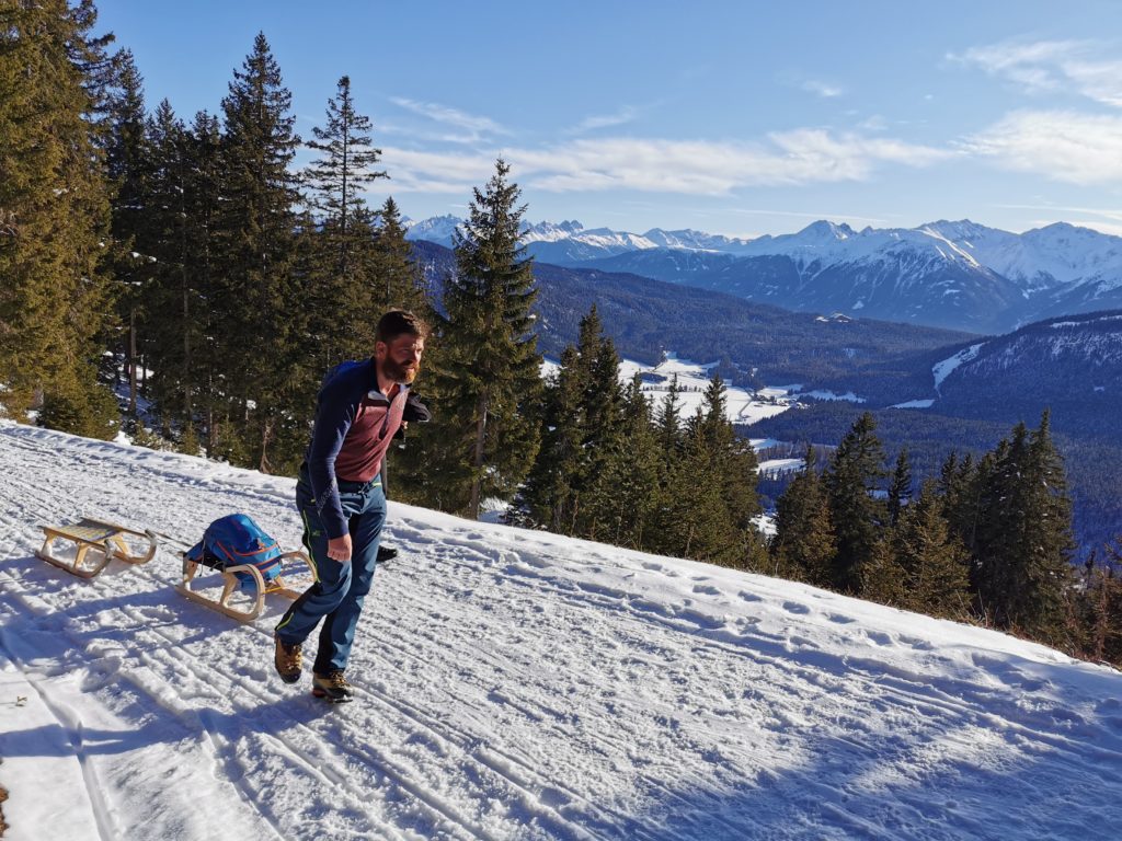 Winterwandern Wettersteinhütte - mit toller Aussicht Richtung Hütte