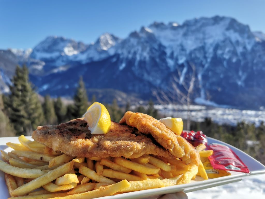 Wettersteingebirge Hütten - leichte Tour auf die Korbinianhütte zum bekannten Schnitzel