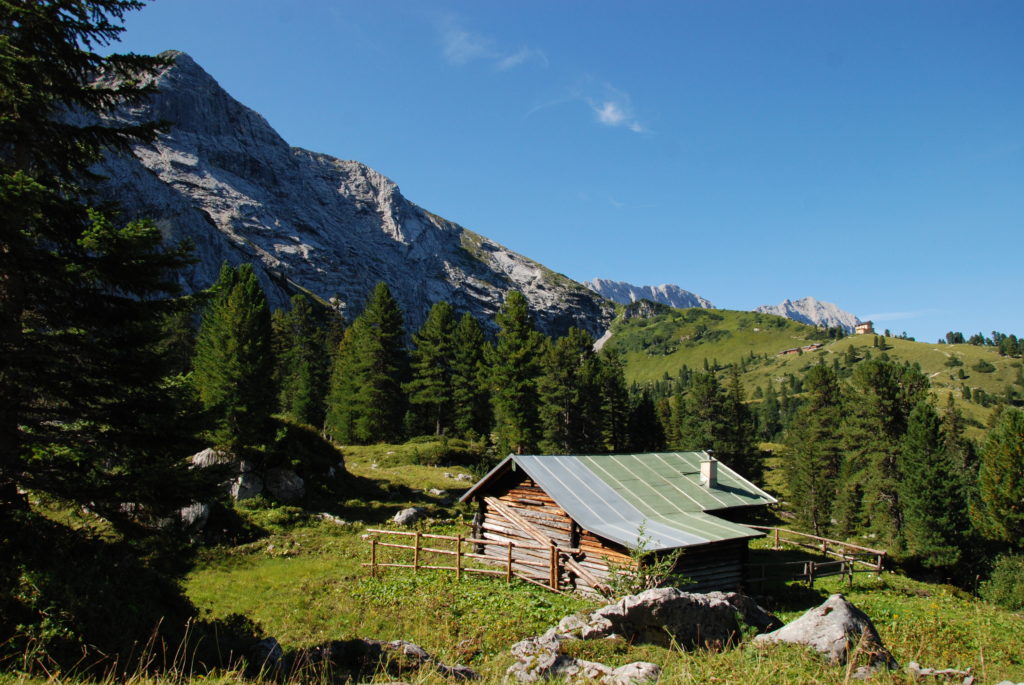 Zum Schachenhaus wandern