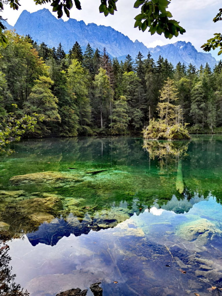 Der mystische Badersee - mit Blick auf die Zugspitze und das Wettersteingebirge