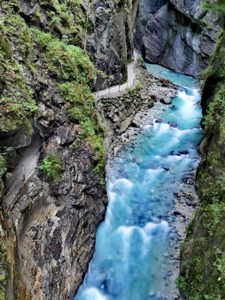 Für mich der schönste Blick in die Partnachklamm - von der kostenlosen Brücke beim Kassenhaus