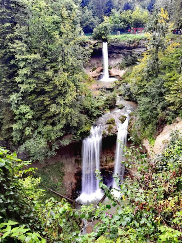 Die beste Klamm Bayern finden - und tolle Wasserfälle bewundern! Ich zeige dir wo du das erleben kannst.