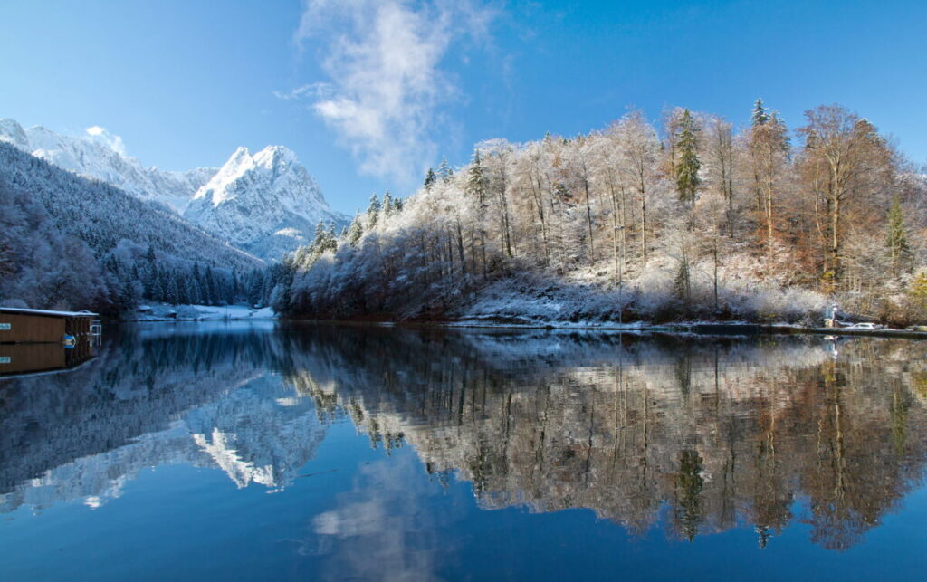 Traumhafter Wintertag am Riessersee in Garmisch Partenkirchen