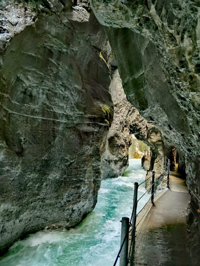 Die Partnachklamm im Wettersteingebirge - eindrucksvolle Klamm zum Wandern in Bayern