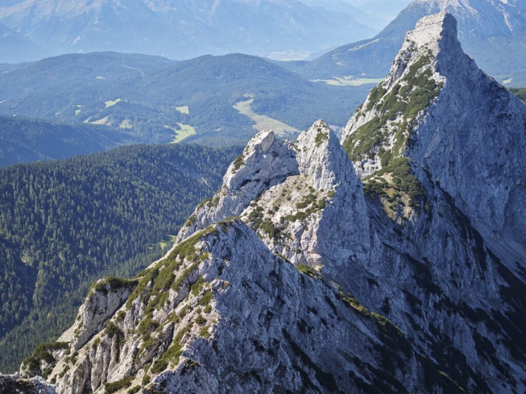 Ausblick von der Großen Ahrnspitze auf den Gipfelgrat mit der Arnplattenspitze - aber das ist eine andere Tour