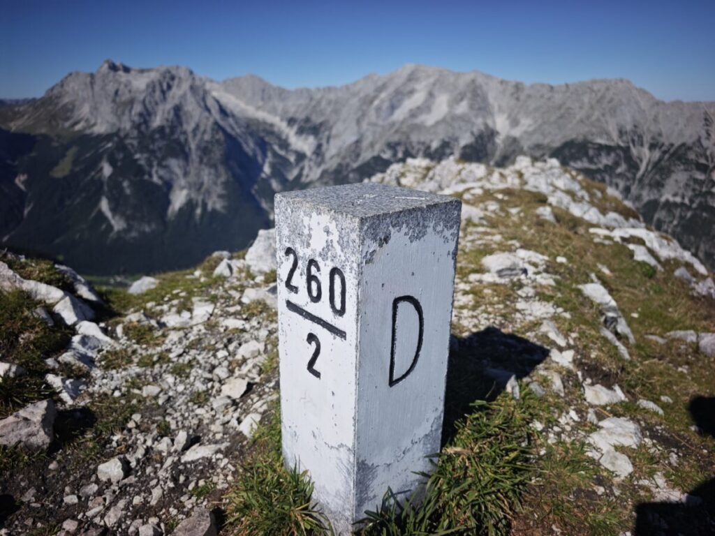 Große Ahrnspitze - hier verläuft die Grenze zwischen Österreich und Deutschland